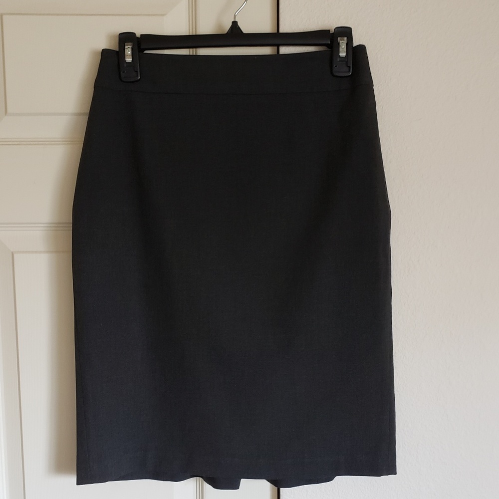 Ann Taylor Gray Skirt size 4